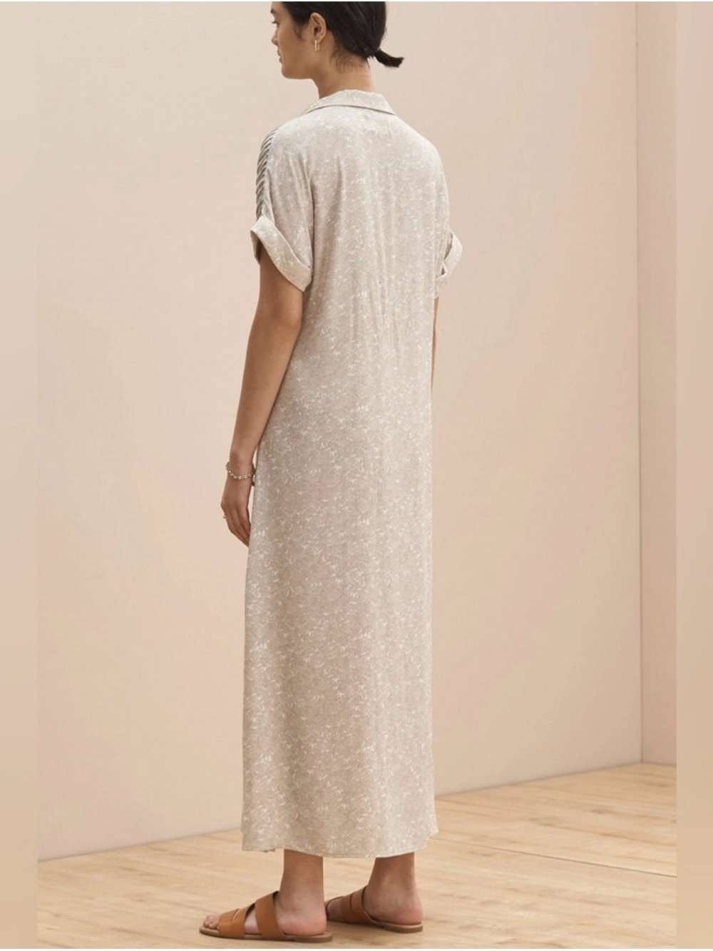 Sancia Ladies dress with stunning details for a minimal sophistication. - Picture 4 of 11